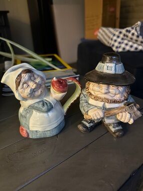 Fitz & Floyd vintage Ceramic Pilgrim Couple Figurines - Blue, White, Brown